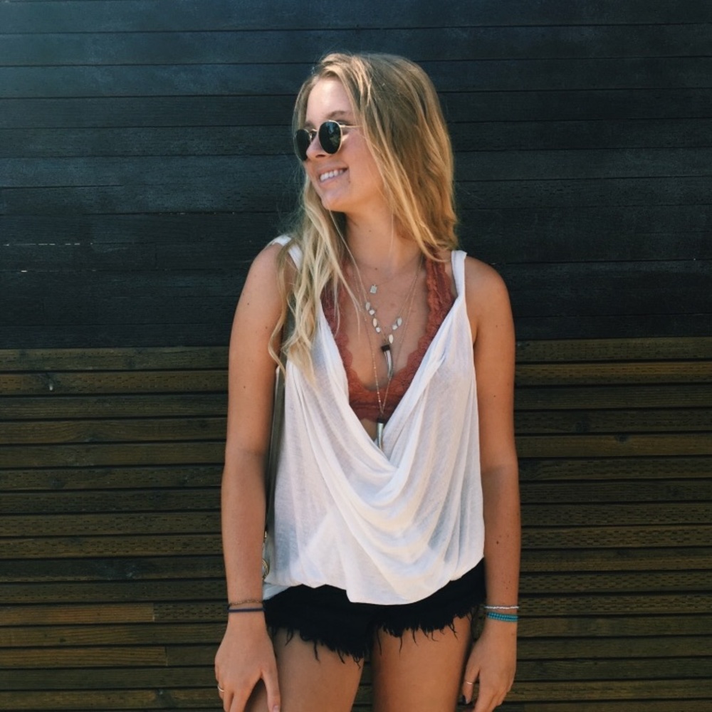 FREE PEOPLE 🌈 white v cut top !